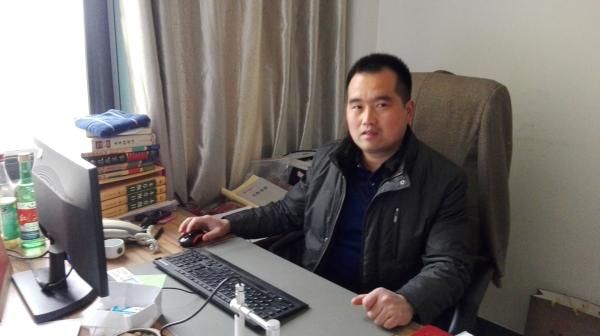 许东亚：三尺讲台 无微不至